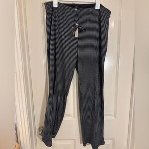 NWT Tahari Black and White Houndstooth Trousers with Tummy Control. Size 1X